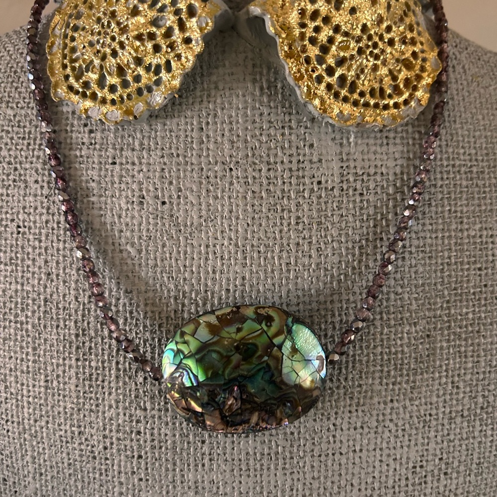 Vintage artisan-made beaded necklace oval abalone pendant - Picture 5 of 6